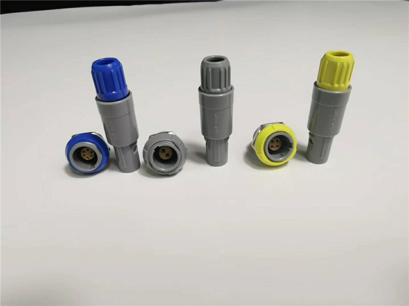 medical plastic push pull connector assembly