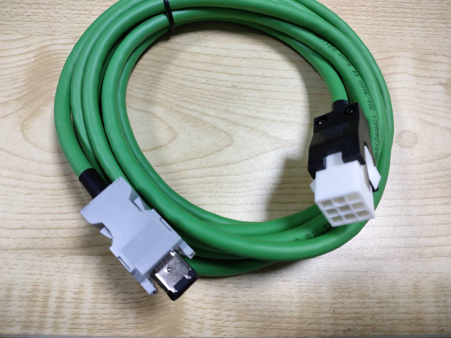 IEEE 1394 signal cable assembly