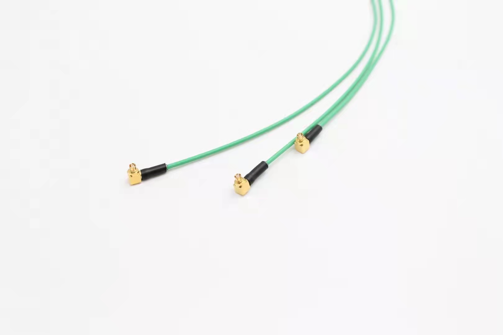 Medical coaxial SMC right angle harness connector